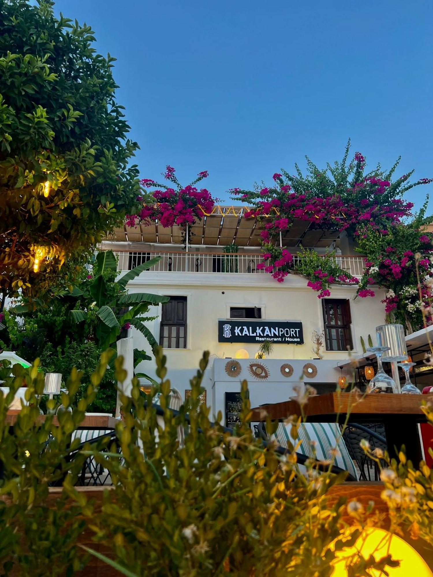 Kalkan Port Kas Bagian luar foto