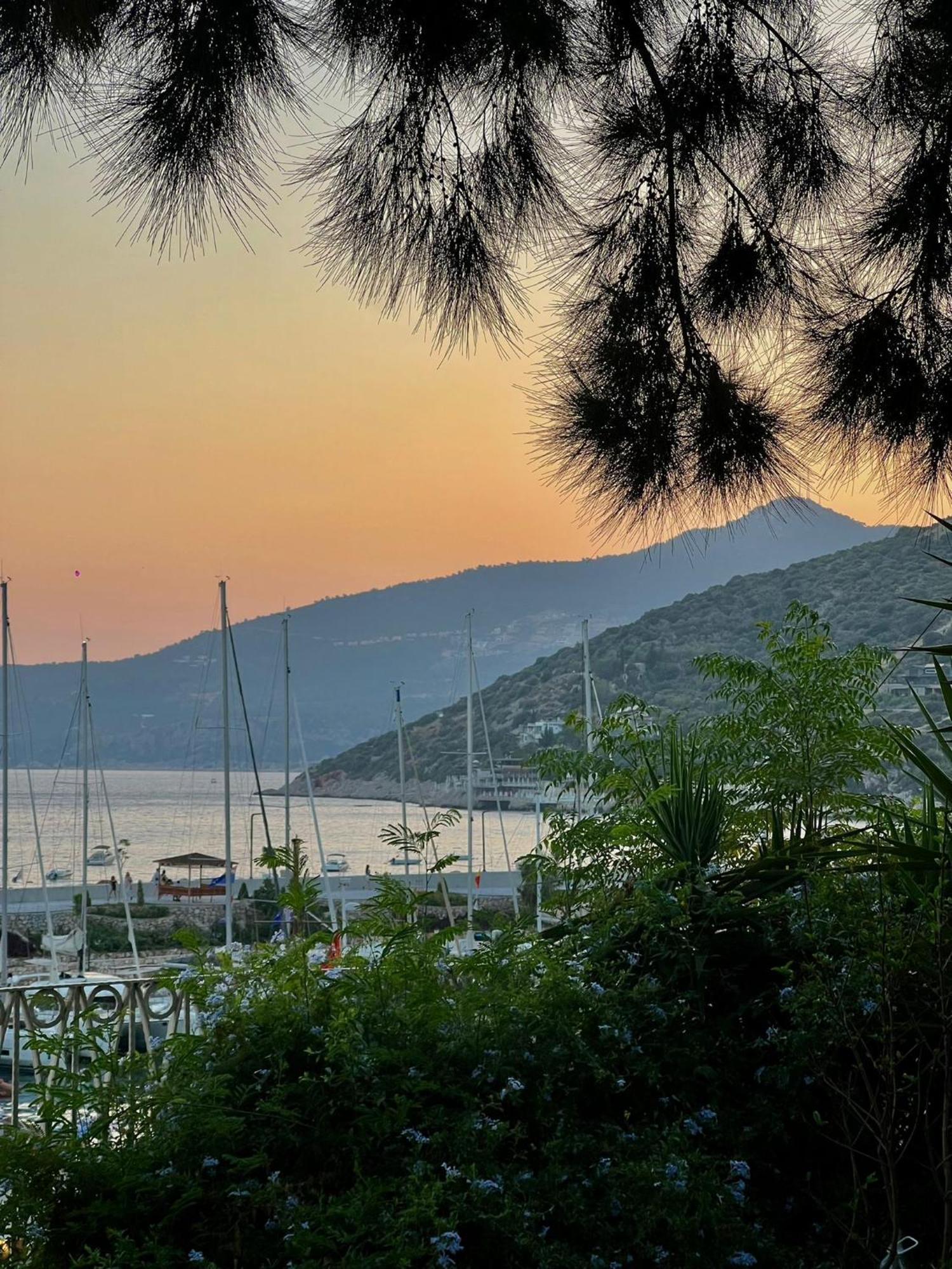 Kalkan Port Kas Bagian luar foto