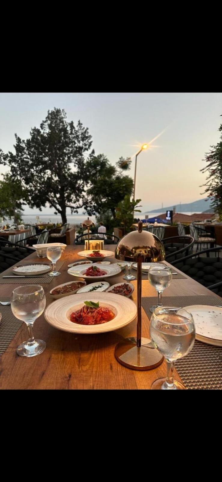 Kalkan Port Kas Bagian luar foto